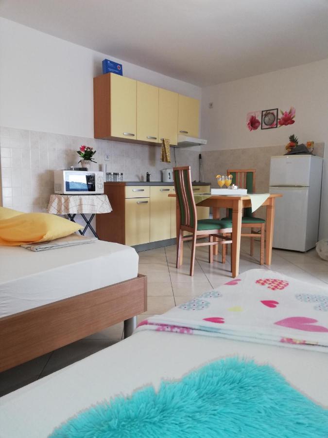 Apartmani Slavka Primošten Esterno foto