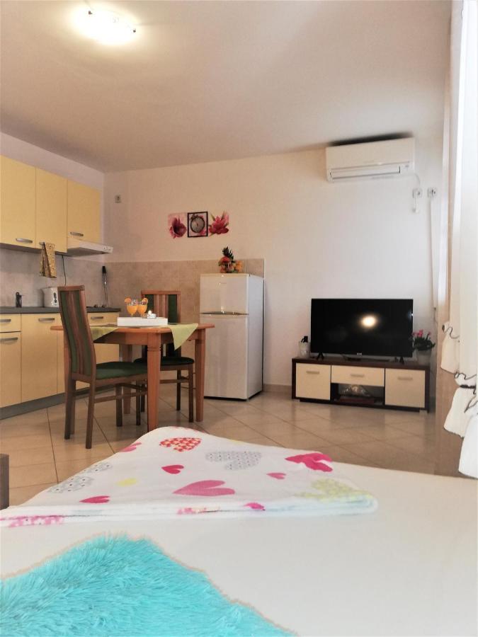Apartmani Slavka Primošten Esterno foto