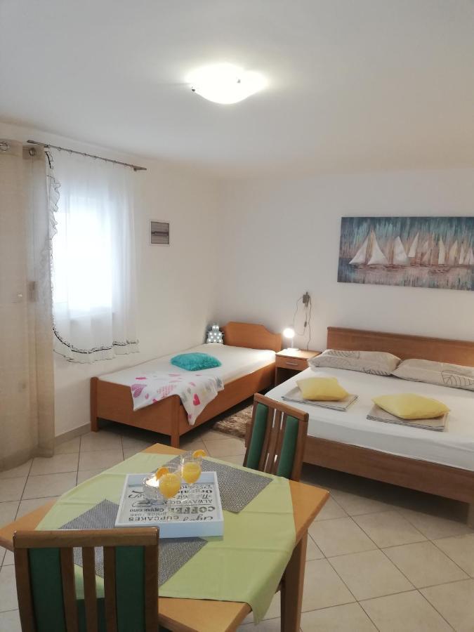 Apartmani Slavka Primošten Esterno foto
