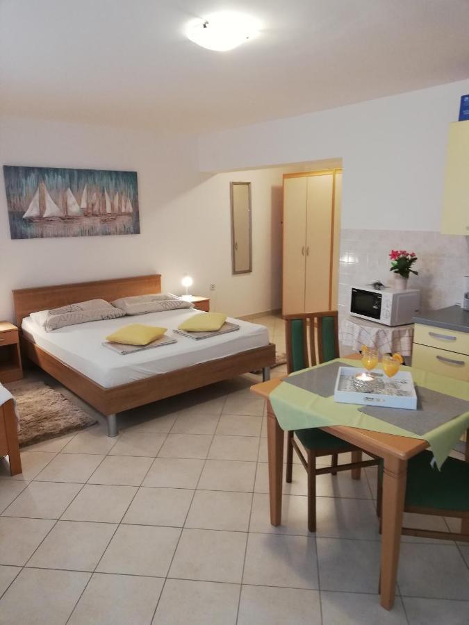 Apartmani Slavka Primošten Esterno foto