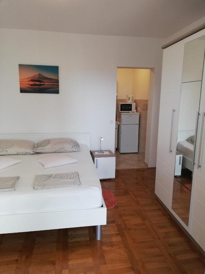 Apartmani Slavka Primošten Esterno foto