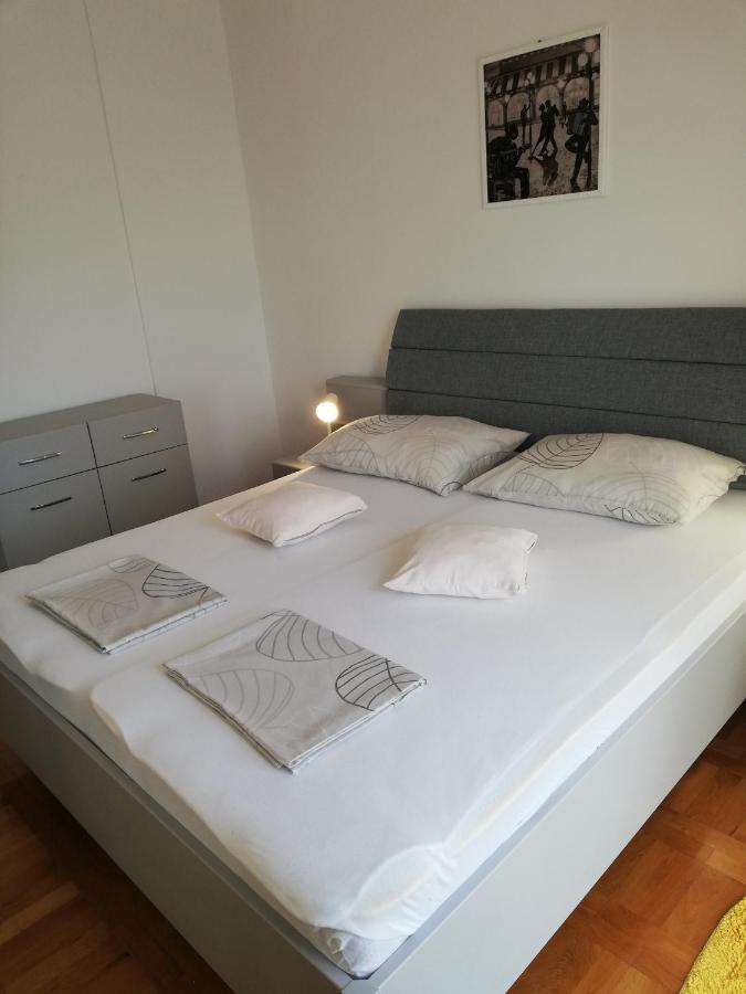 Apartmani Slavka Primošten Esterno foto